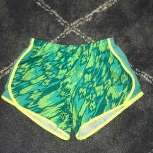 Nike girls youth dry tempo running shorts